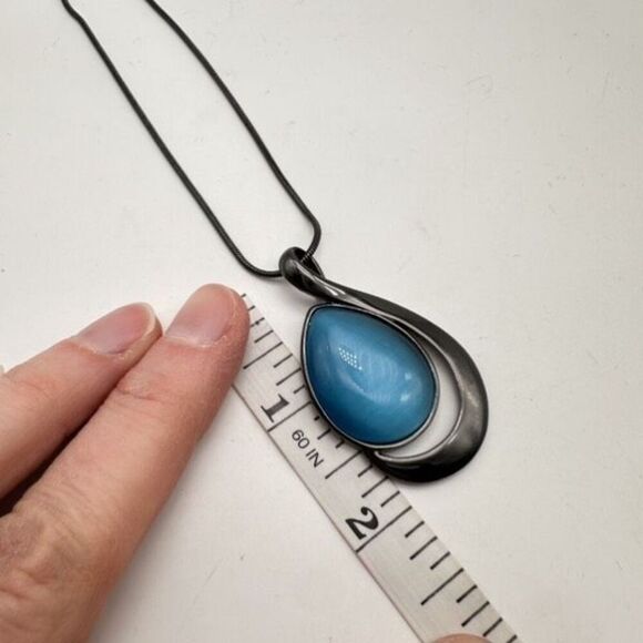 NWOT Lia Sophia Stunning Blue  Gunmetal Pendant Necklace Statement Rope chain - Picture 5 of 9